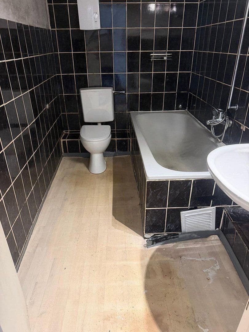 Prenájom bytu 3-izbový 70 m², Schwarzbach 134, Wuppertal, Severné Porýnie - Westfálsko Prenájom bytu 3-izbový 70 m², Schwarzbach 134, Wuppertal, Severné Porýnie - Westfálsko