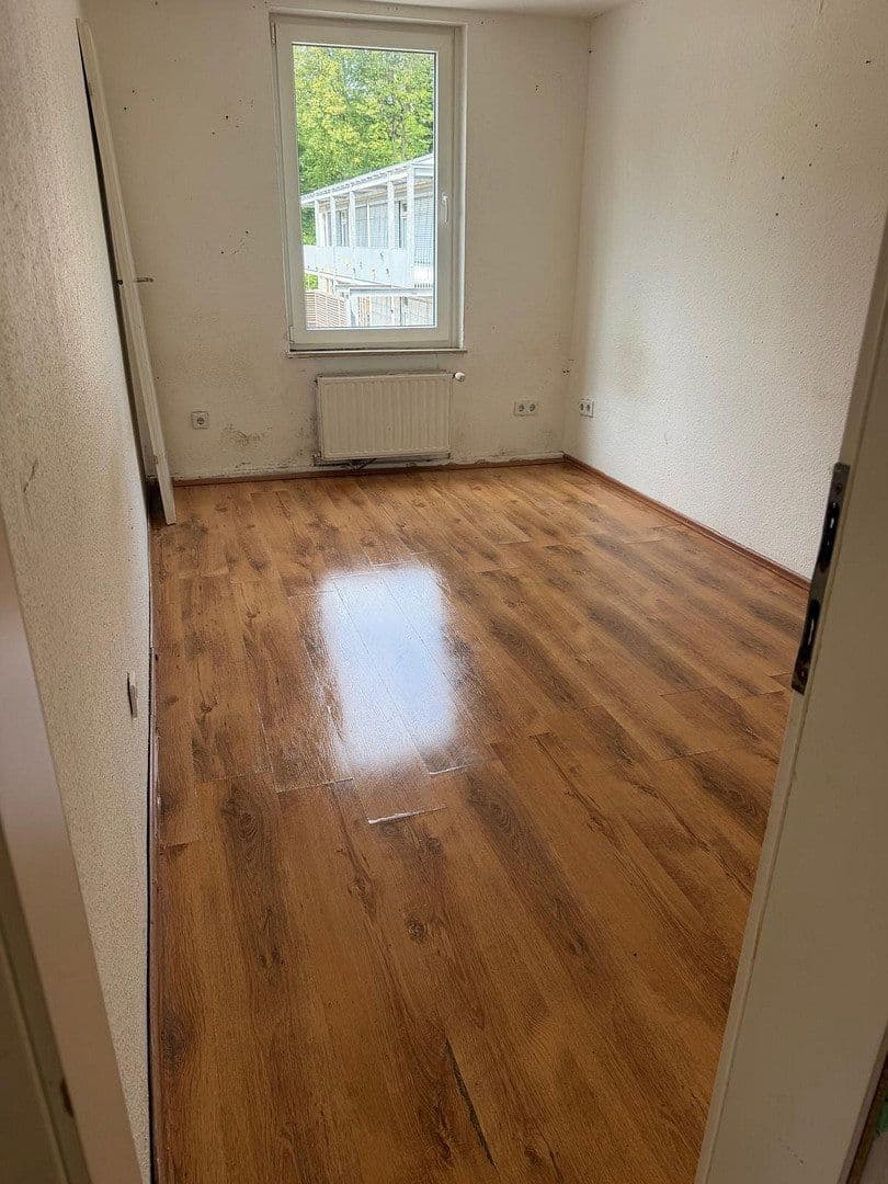 Prenájom bytu 3-izbový 70 m², Schwarzbach 134, Wuppertal, Severné Porýnie - Westfálsko Prenájom bytu 3-izbový 70 m², Schwarzbach 134, Wuppertal, Severné Porýnie - Westfálsko