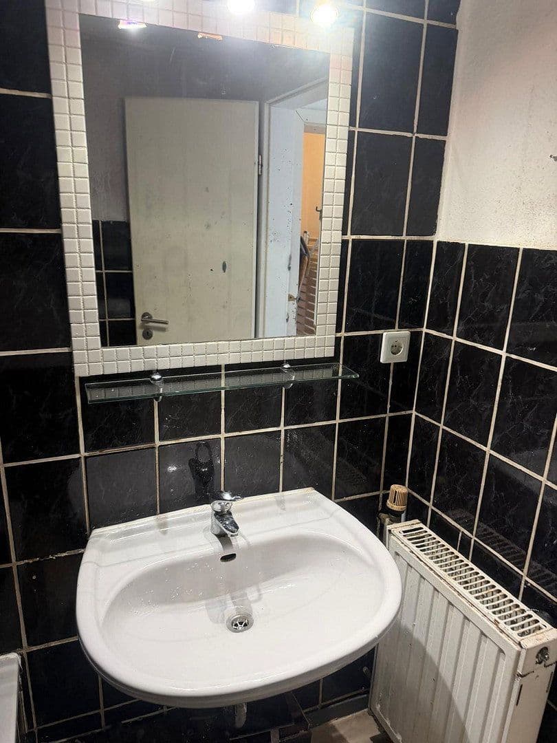 Prenájom bytu 3-izbový 70 m², Schwarzbach 134, Wuppertal, Severné Porýnie - Westfálsko Prenájom bytu 3-izbový 70 m², Schwarzbach 134, Wuppertal, Severné Porýnie - Westfálsko
