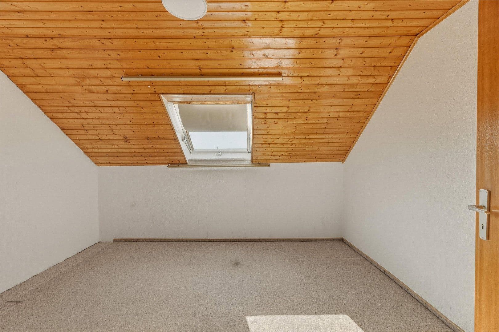 Predaj domu 145 m², pozemok 774 m², Dellmensinger Str. 30, Erbach, Bádensko-Wurttembersko Predaj domu 145 m², pozemok 774 m², Dellmensinger Str. 30, Erbach, Bádensko-Wurttembersko