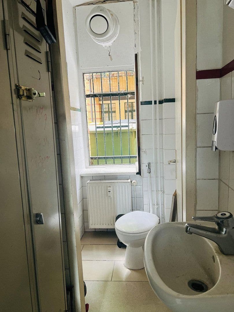 Predaj nebytového priestoru 90 m², Yorckstraße 81-82, Berlin, Berlín Predaj nebytového priestoru 90 m², Yorckstraße 81-82, Berlin, Berlín