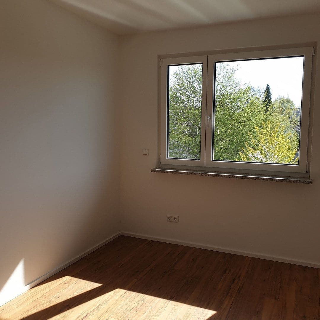 Prenájom bytu 4-izbový 111 m², Georg-Huber-Straße 14a, Zorneding - Ortsteil Pöring, Bavorsko Prenájom bytu 4-izbový 111 m², Georg-Huber-Straße 14a, Zorneding - Ortsteil Pöring, Bavorsko