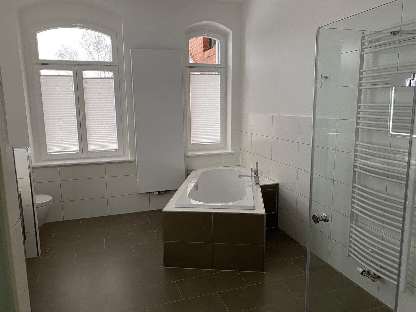 Prenájom bytu 4-izbový 112 m², Straße der Nationen, Chemnitz, Sasko Prenájom bytu 4-izbový 112 m², Straße der Nationen, Chemnitz, Sasko