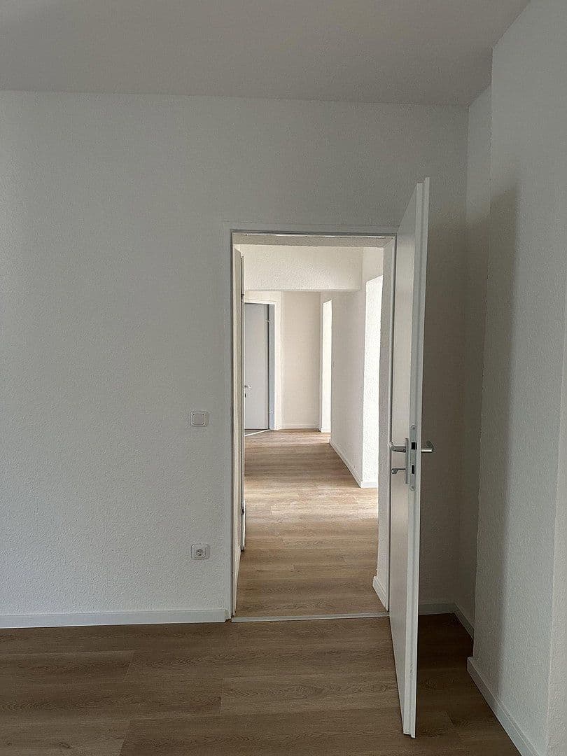 Prenájom bytu 4-izbový 94 m², Essen, Severné Porýnie - Westfálsko Prenájom bytu 4-izbový 94 m², Essen, Severné Porýnie - Westfálsko