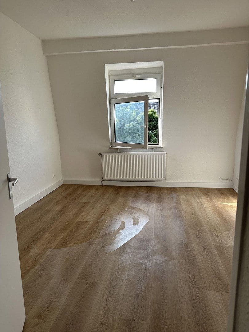 Prenájom bytu 4-izbový 94 m², Essen, Severné Porýnie - Westfálsko Prenájom bytu 4-izbový 94 m², Essen, Severné Porýnie - Westfálsko