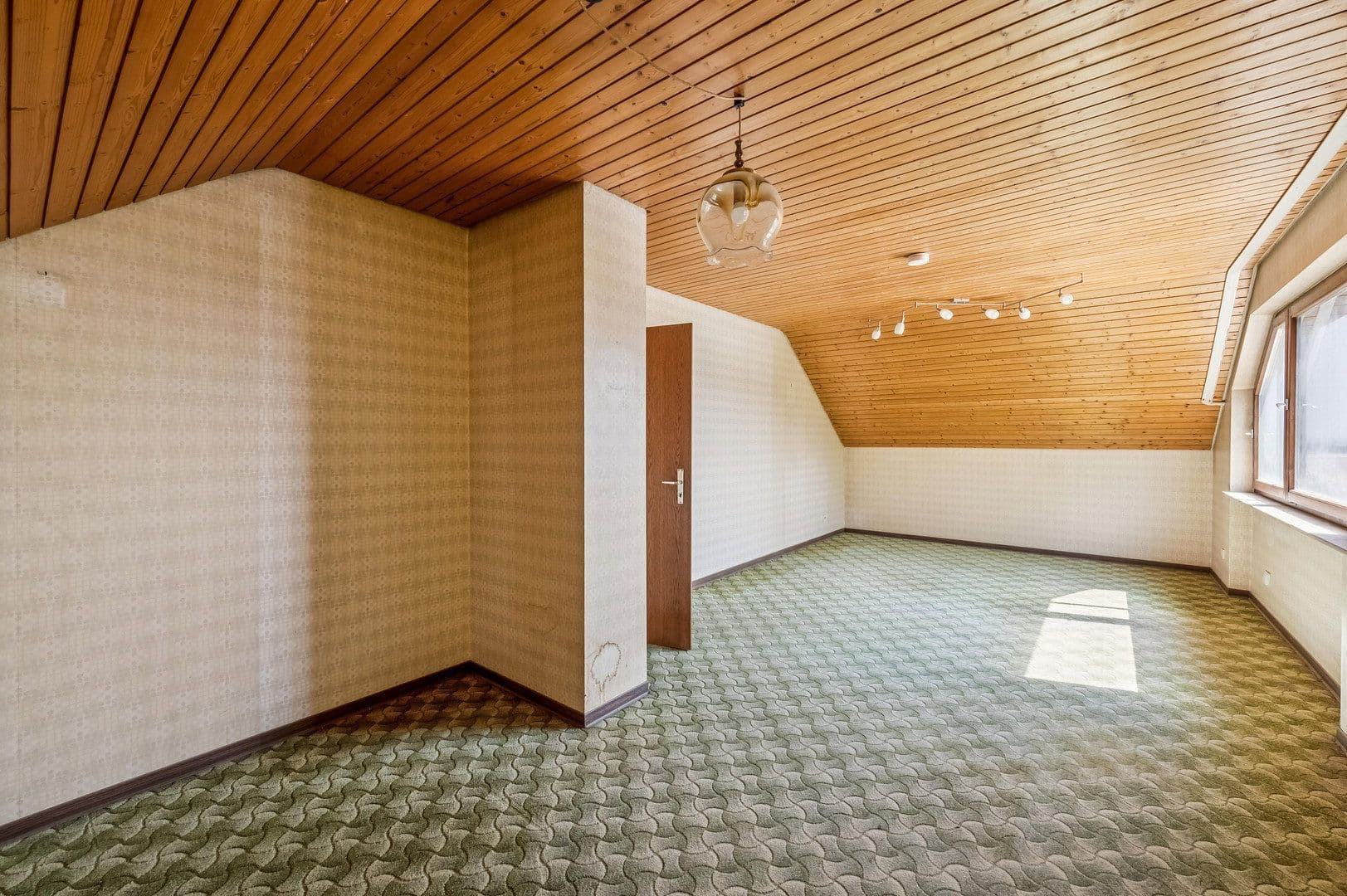 Predaj domu 139 m², pozemok 269 m², Leinfelden-Echterdingen, Bádensko-Wurttembersko Predaj domu 139 m², pozemok 269 m², Leinfelden-Echterdingen, Bádensko-Wurttembersko