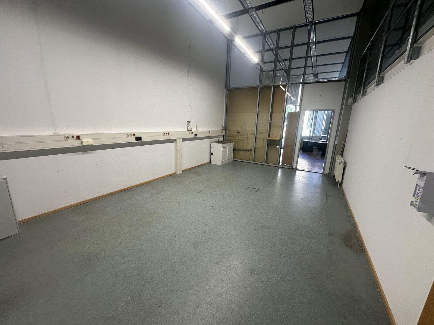 Prenájom nebytového priestoru 86 m², Georg-Schumann-Straße 294, Leipzig, Sasko Prenájom nebytového priestoru 86 m², Georg-Schumann-Straße 294, Leipzig, Sasko