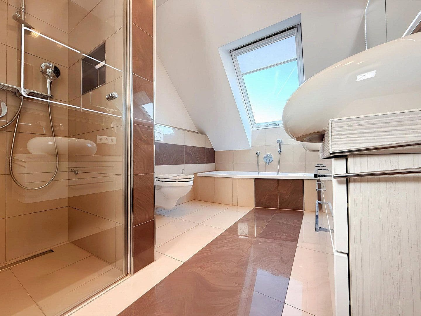 Predaj bytu 4-izbový 123 m², Hirschaid, Bavorsko Predaj bytu 4-izbový 123 m², Hirschaid, Bavorsko