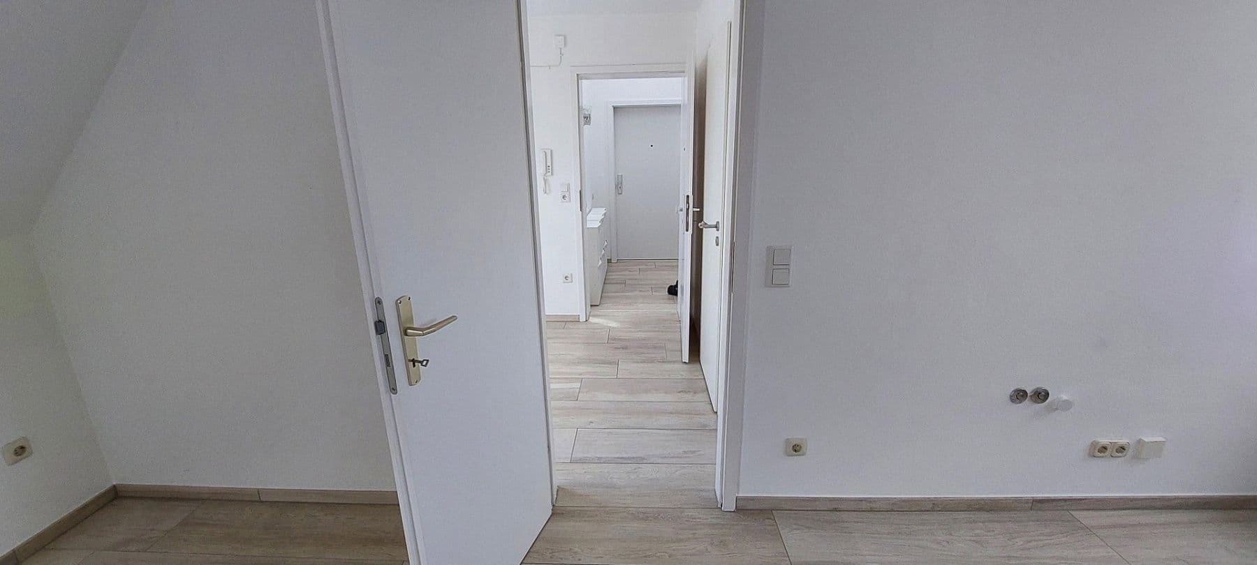 Prenájom bytu 1-izbový 36 m², Ratingen, Severné Porýnie - Westfálsko Prenájom bytu 1-izbový 36 m², Ratingen, Severné Porýnie - Westfálsko