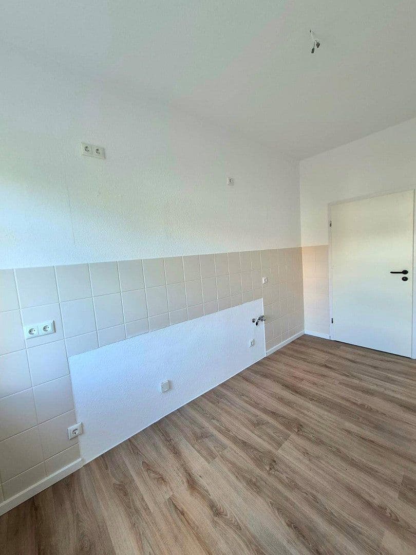Prenájom bytu 3-izbový 75 m², Lomlerstraße 14, Zwenkau, Sasko Prenájom bytu 3-izbový 75 m², Lomlerstraße 14, Zwenkau, Sasko