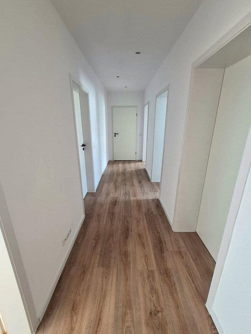 Prenájom bytu 3-izbový 75 m², Lomlerstraße 14, Zwenkau, Sasko Prenájom bytu 3-izbový 75 m², Lomlerstraße 14, Zwenkau, Sasko