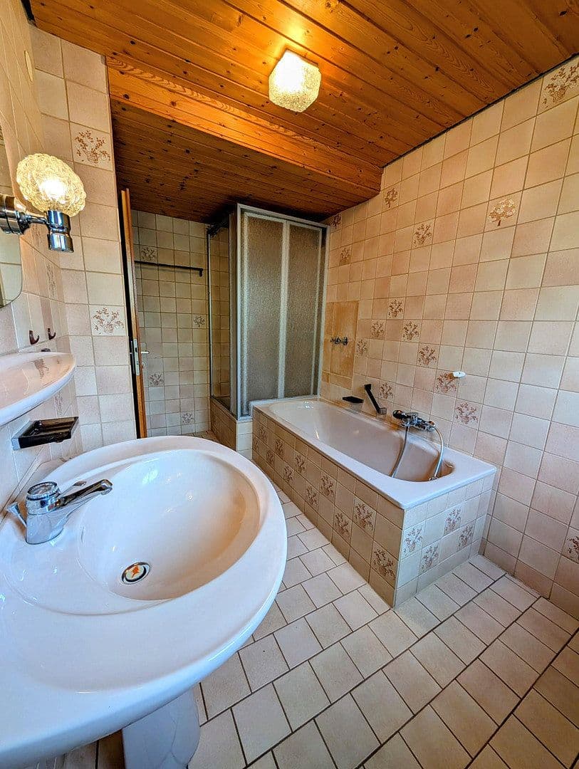 Prenájom domu 250 m², pozemok 1.275 m², Geißbühl 8, Bad Überkingen, Bádensko-Wurttembersko Prenájom domu 250 m², pozemok 1.275 m², Geißbühl 8, Bad Überkingen, Bádensko-Wurttembersko