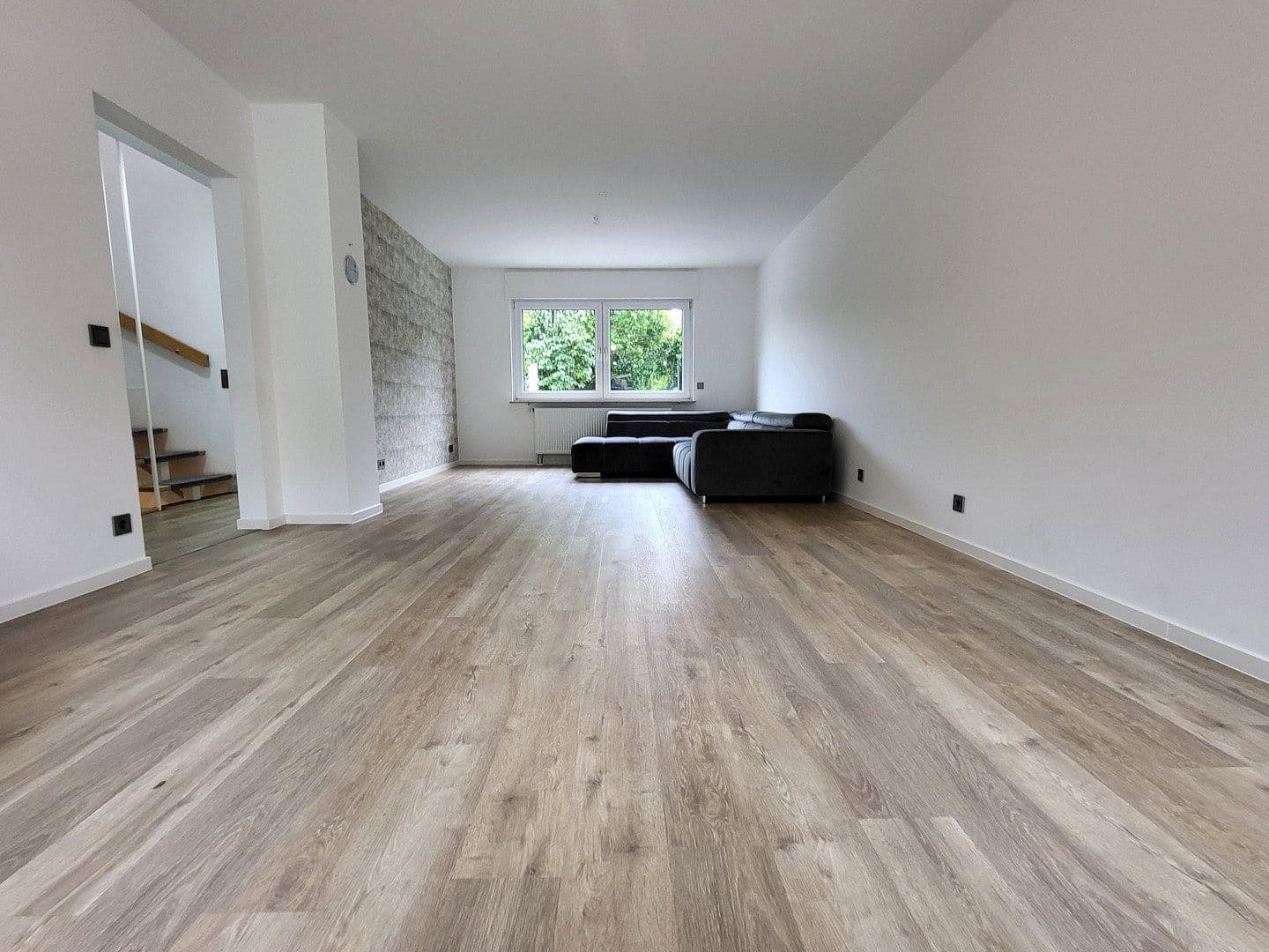 Predaj domu 170 m², pozemok 240 m², Schwalbach am Taunus, Hesensko Predaj domu 170 m², pozemok 240 m², Schwalbach am Taunus, Hesensko