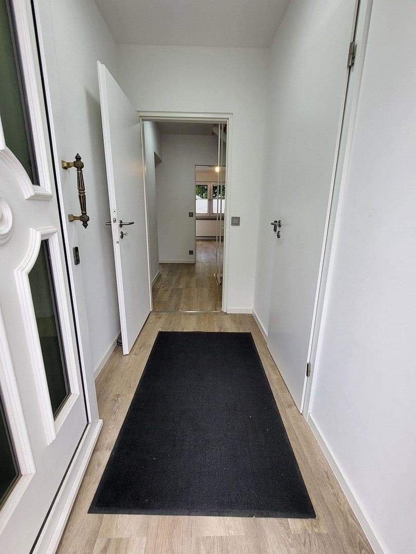 Predaj domu 170 m², pozemok 240 m², Schwalbach am Taunus, Hesensko Predaj domu 170 m², pozemok 240 m², Schwalbach am Taunus, Hesensko
