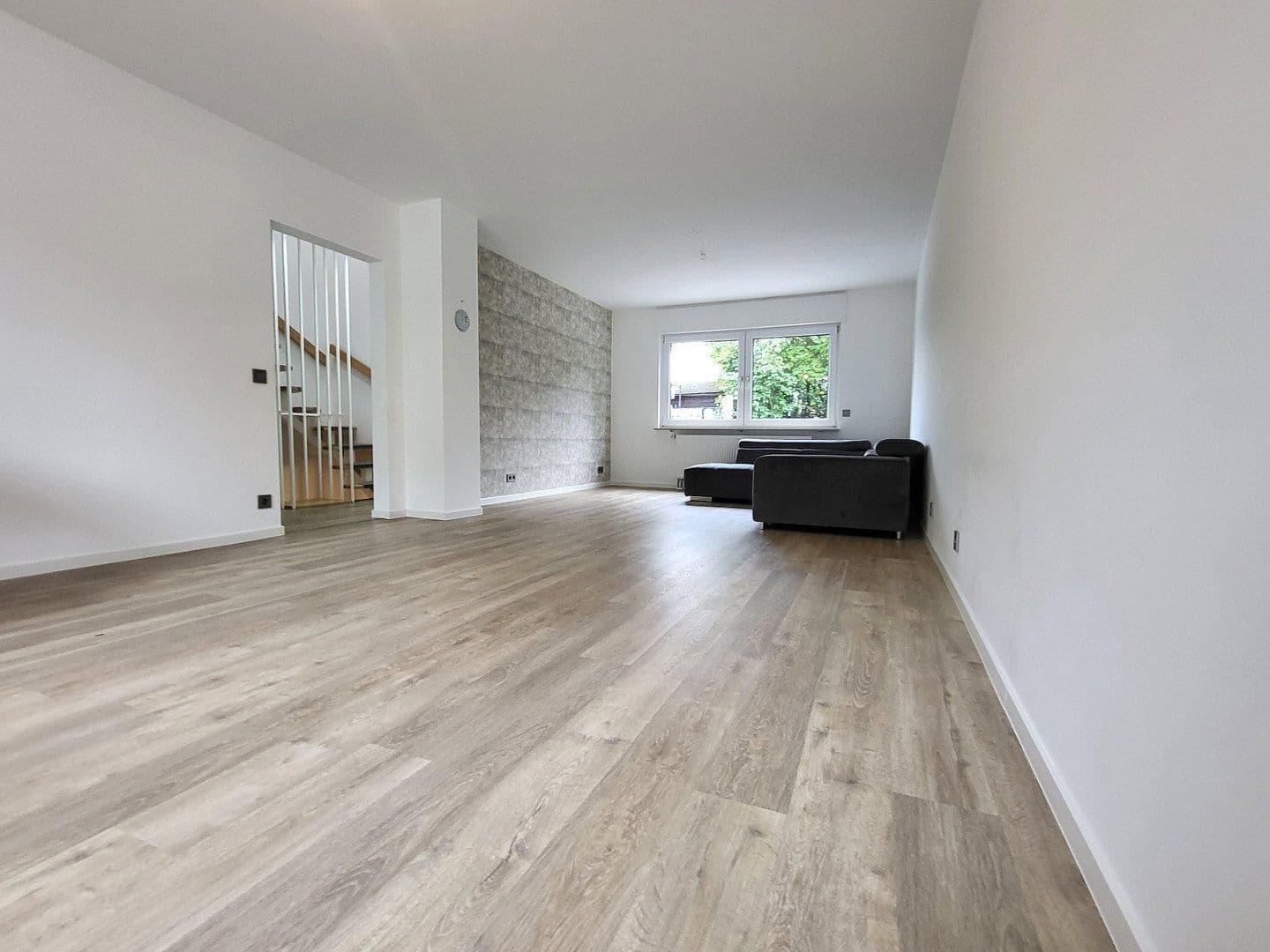Predaj domu 170 m², pozemok 240 m², Schwalbach am Taunus, Hesensko Predaj domu 170 m², pozemok 240 m², Schwalbach am Taunus, Hesensko