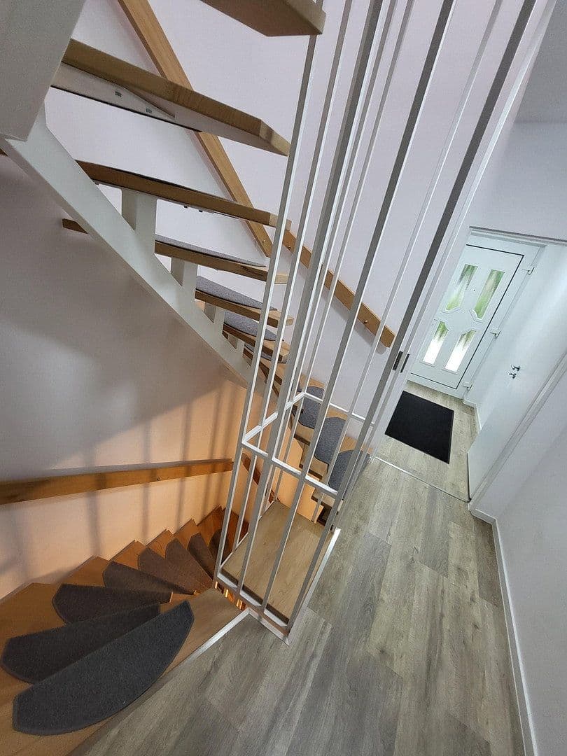 Predaj domu 170 m², pozemok 240 m², Schwalbach am Taunus, Hesensko Predaj domu 170 m², pozemok 240 m², Schwalbach am Taunus, Hesensko