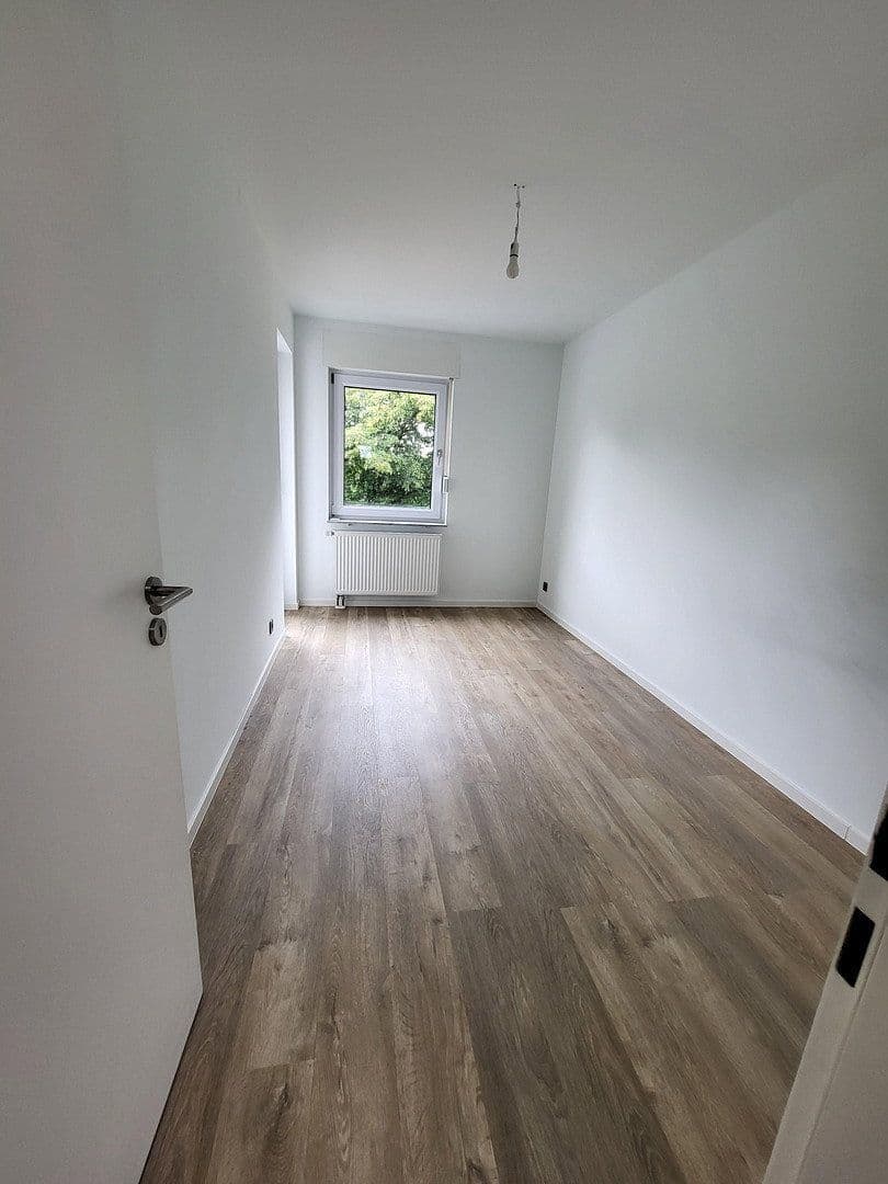 Predaj domu 170 m², pozemok 240 m², Schwalbach am Taunus, Hesensko Predaj domu 170 m², pozemok 240 m², Schwalbach am Taunus, Hesensko