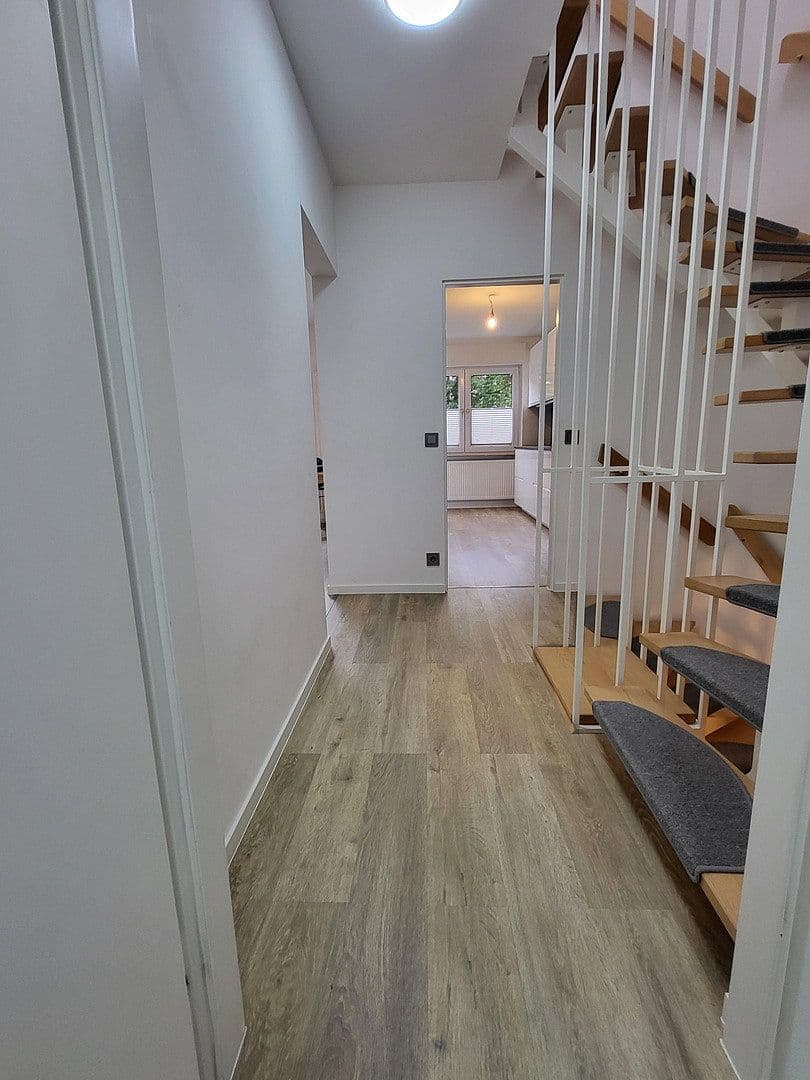 Predaj domu 170 m², pozemok 240 m², Schwalbach am Taunus, Hesensko Predaj domu 170 m², pozemok 240 m², Schwalbach am Taunus, Hesensko
