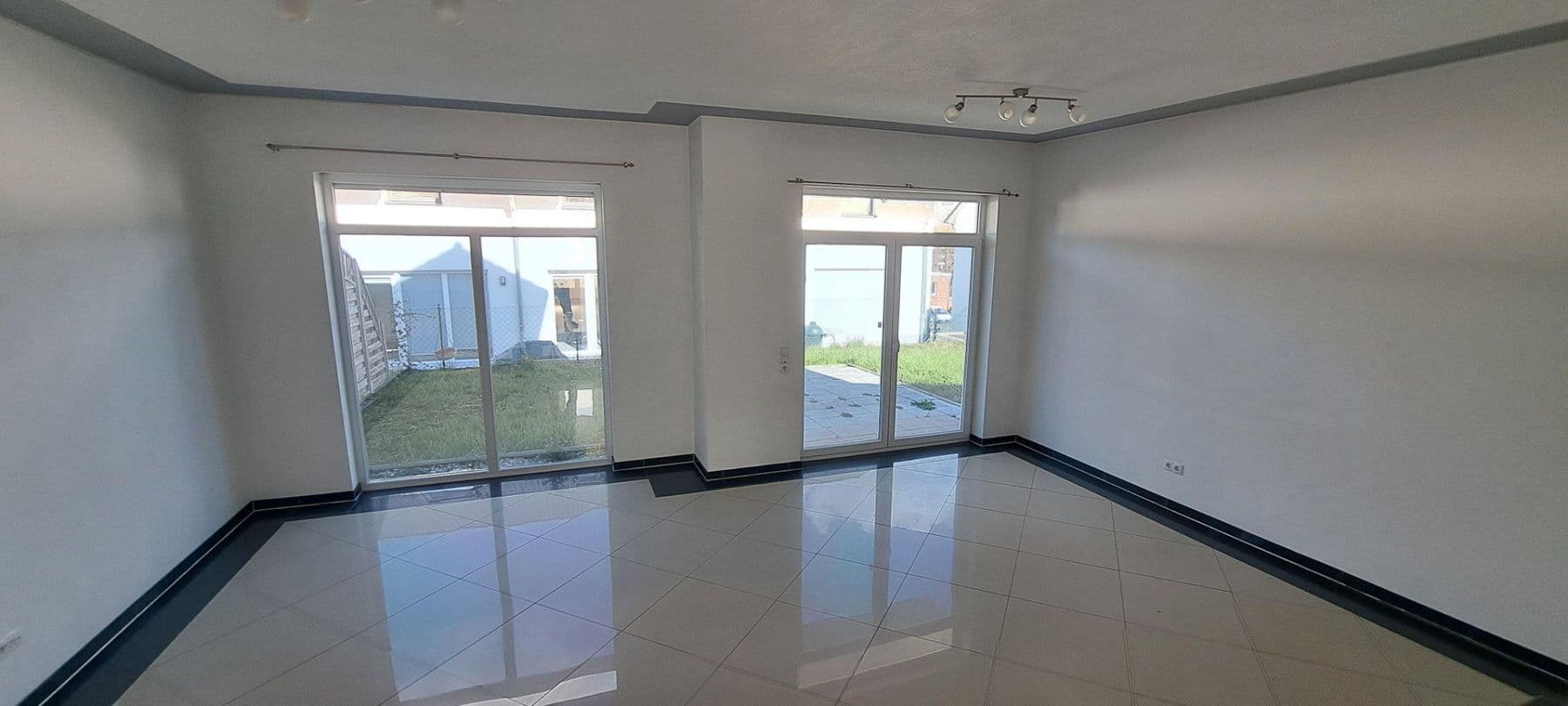 Predaj domu 181 m², pozemok 227 m², Carl-Jacob-Strasse 13, Kaiserslautern-Erfenbach, Porýnie-Falcko Predaj domu 181 m², pozemok 227 m², Carl-Jacob-Strasse 13, Kaiserslautern-Erfenbach, Porýnie-Falcko