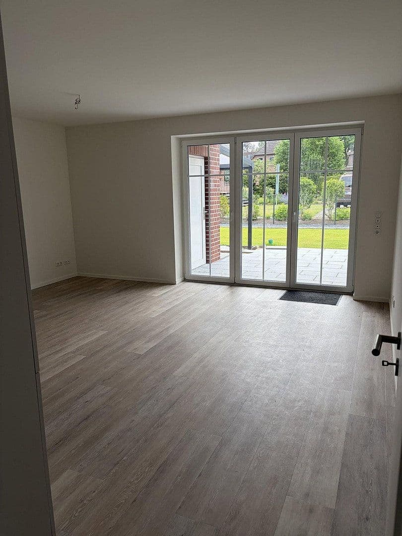 Prenájom bytu 3-izbový 88 m², Hauptstr. 6, Brackel, Dolné Sasko Prenájom bytu 3-izbový 88 m², Hauptstr. 6, Brackel, Dolné Sasko