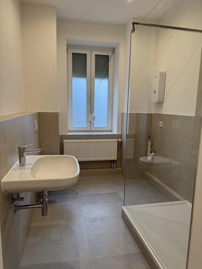 Prenájom bytu 3-izbový 70 m², Erlangerstraße 91, Fürth, Bavorsko Prenájom bytu 3-izbový 70 m², Erlangerstraße 91, Fürth, Bavorsko