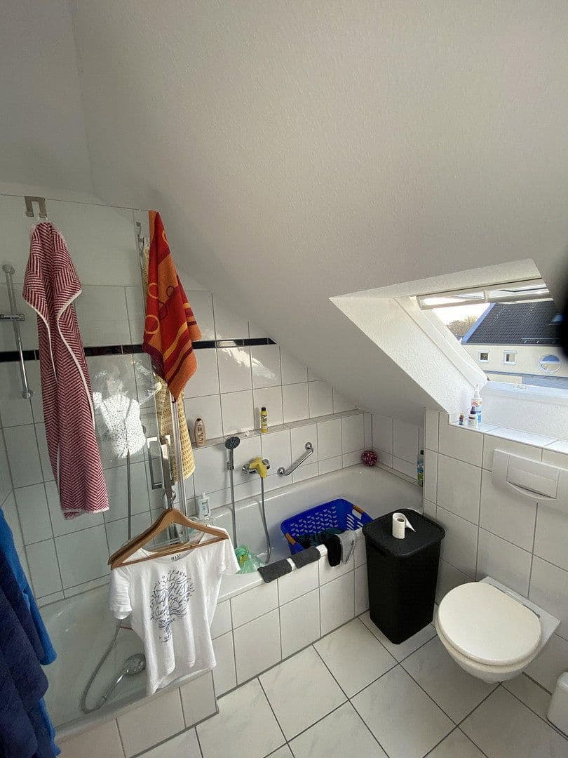 Prenájom bytu 4-izbový 97 m², Willy-Brandt-Str. 3, Bergisch Gladbach, Severné Porýnie - Westfálsko Prenájom bytu 4-izbový 97 m², Willy-Brandt-Str. 3, Bergisch Gladbach, Severné Porýnie - Westfálsko