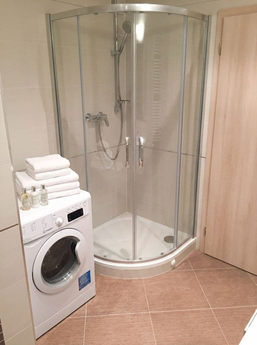 Prenájom bytu 35 m², Olšanská e, Praha, Praha Prenájom bytu 35 m², Olšanská e, Praha, Praha