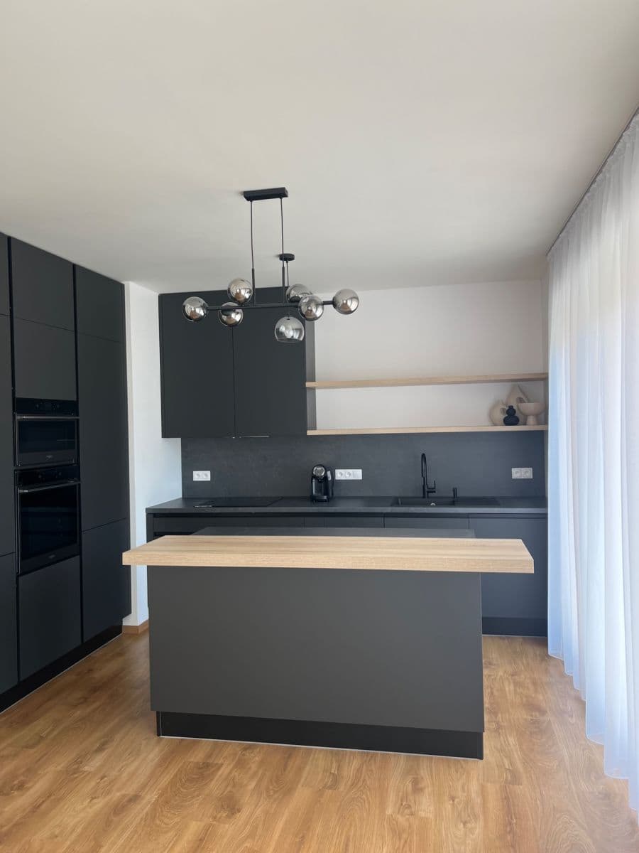 Prenájom bytu 3-izbový 99 m², Pavla Beneše, Praha, Praha Prenájom bytu 3-izbový 99 m², Pavla Beneše, Praha, Praha