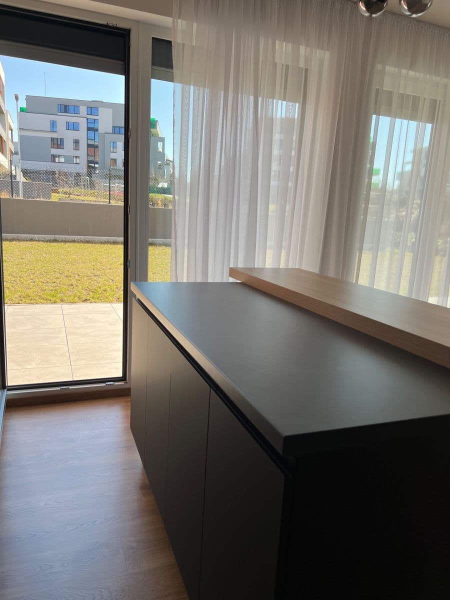 Prenájom bytu 3-izbový 99 m², Pavla Beneše, Praha, Praha Prenájom bytu 3-izbový 99 m², Pavla Beneše, Praha, Praha