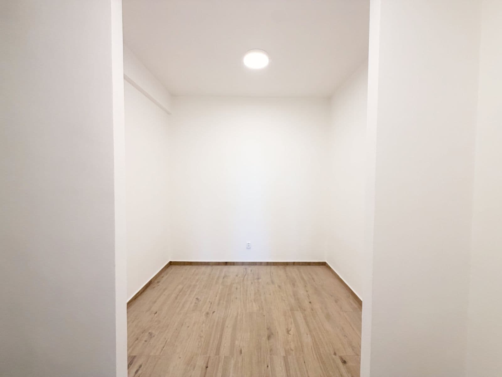 Prenájom bytu 2-izbový 75 m², náměstí doktora Edvarda Beneše, Liberec, Liberecký kraj Prenájom bytu 2-izbový 75 m², náměstí doktora Edvarda Beneše, Liberec, Liberecký kraj