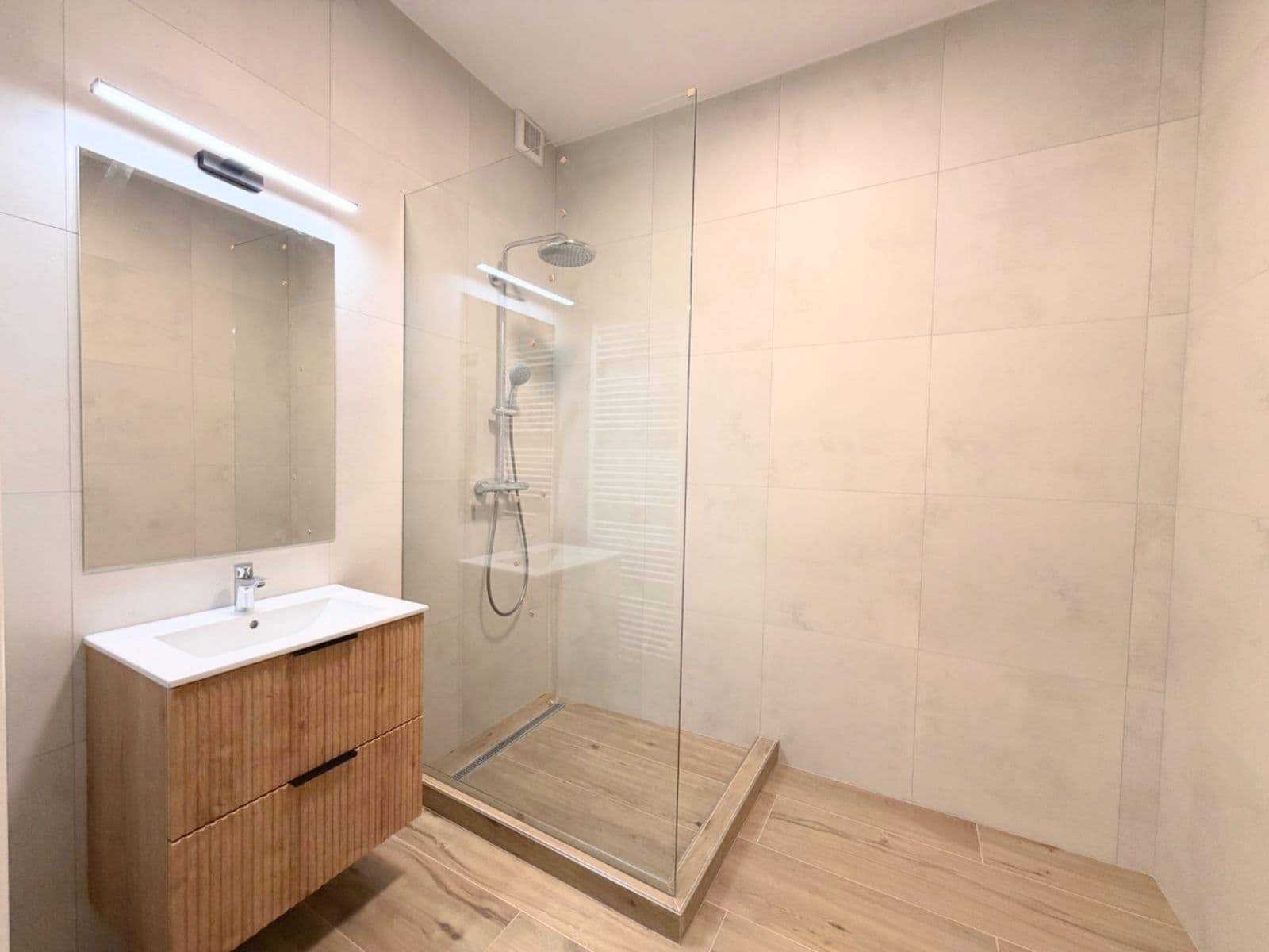 Prenájom bytu 2-izbový 75 m², náměstí doktora Edvarda Beneše, Liberec, Liberecký kraj Prenájom bytu 2-izbový 75 m², náměstí doktora Edvarda Beneše, Liberec, Liberecký kraj