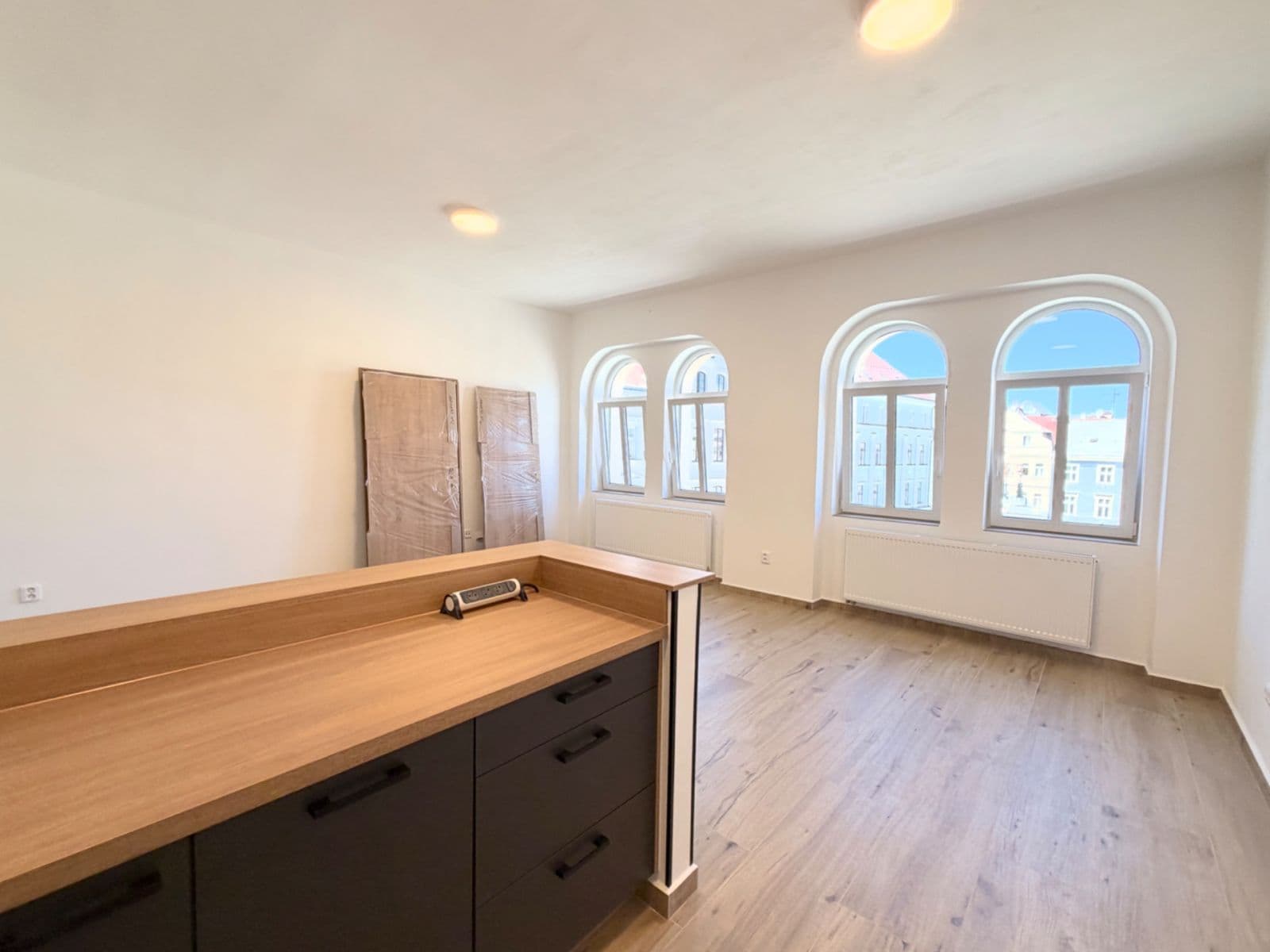 Prenájom bytu 2-izbový 75 m², náměstí doktora Edvarda Beneše, Liberec, Liberecký kraj Prenájom bytu 2-izbový 75 m², náměstí doktora Edvarda Beneše, Liberec, Liberecký kraj