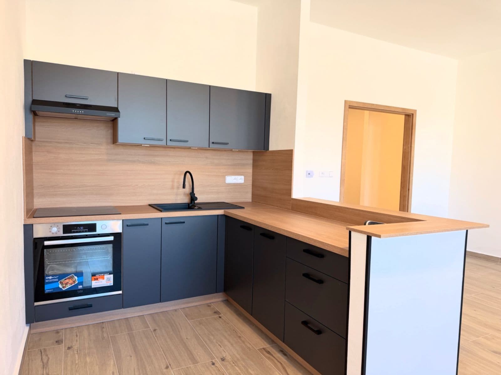 Prenájom bytu 2-izbový 75 m², náměstí doktora Edvarda Beneše, Liberec, Liberecký kraj Prenájom bytu 2-izbový 75 m², náměstí doktora Edvarda Beneše, Liberec, Liberecký kraj
