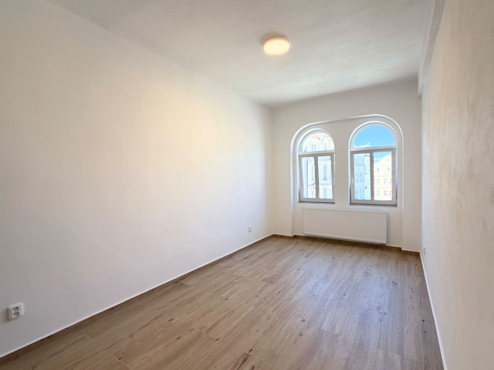 Prenájom bytu 2-izbový 75 m², náměstí doktora Edvarda Beneše, Liberec, Liberecký kraj Prenájom bytu 2-izbový 75 m², náměstí doktora Edvarda Beneše, Liberec, Liberecký kraj