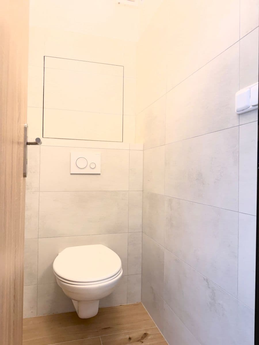 Prenájom bytu 1-izbový 48 m², náměstí doktora Edvarda Beneše, Liberec, Liberecký kraj Prenájom bytu 1-izbový 48 m², náměstí doktora Edvarda Beneše, Liberec, Liberecký kraj