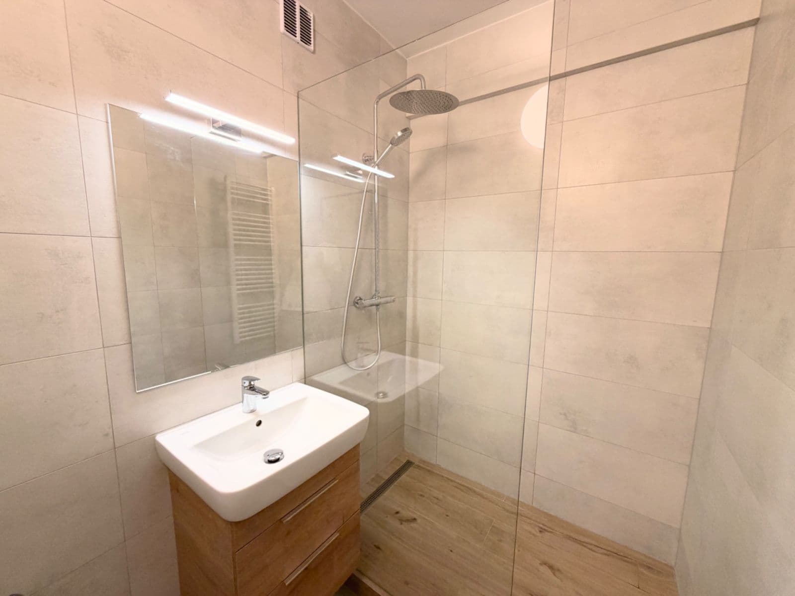 Prenájom bytu 1-izbový 48 m², náměstí doktora Edvarda Beneše, Liberec, Liberecký kraj Prenájom bytu 1-izbový 48 m², náměstí doktora Edvarda Beneše, Liberec, Liberecký kraj