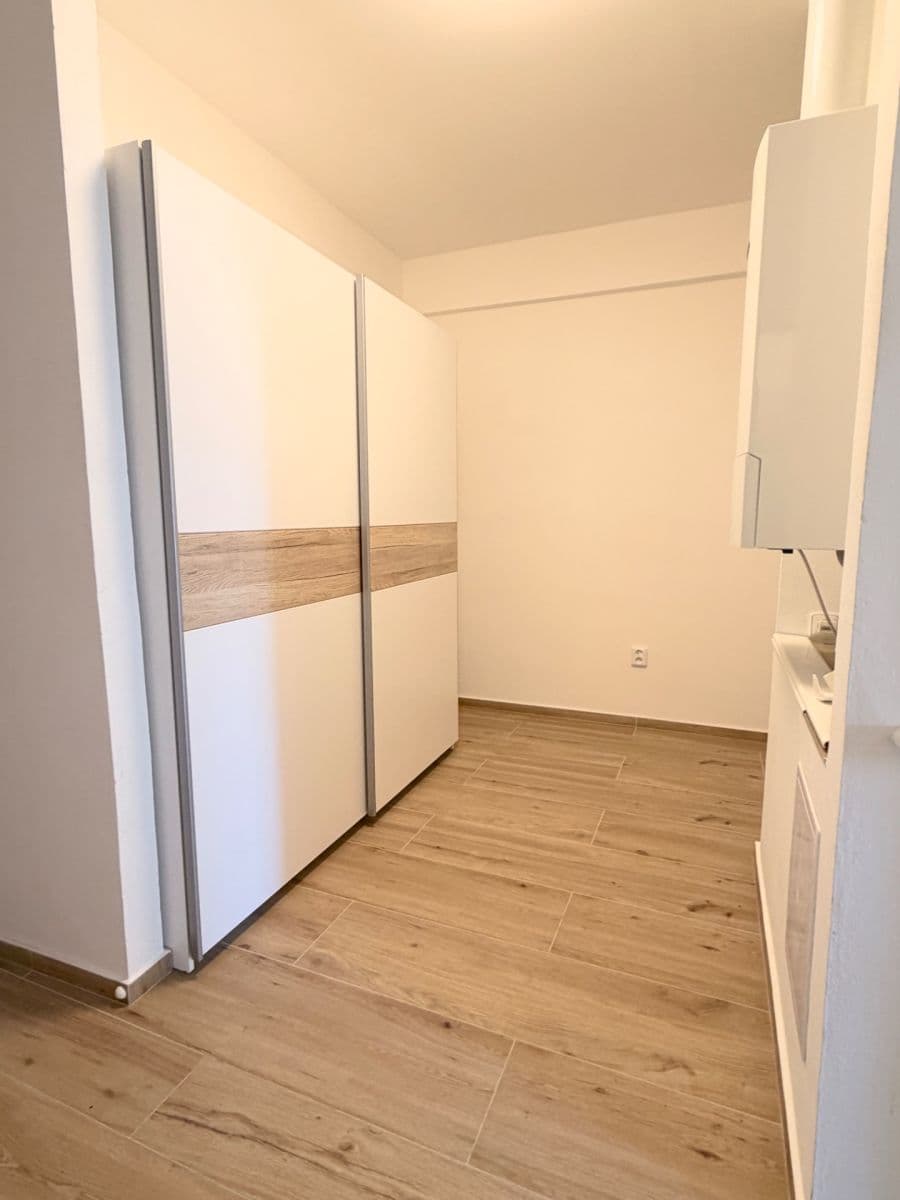 Prenájom bytu 1-izbový 48 m², náměstí doktora Edvarda Beneše, Liberec, Liberecký kraj Prenájom bytu 1-izbový 48 m², náměstí doktora Edvarda Beneše, Liberec, Liberecký kraj