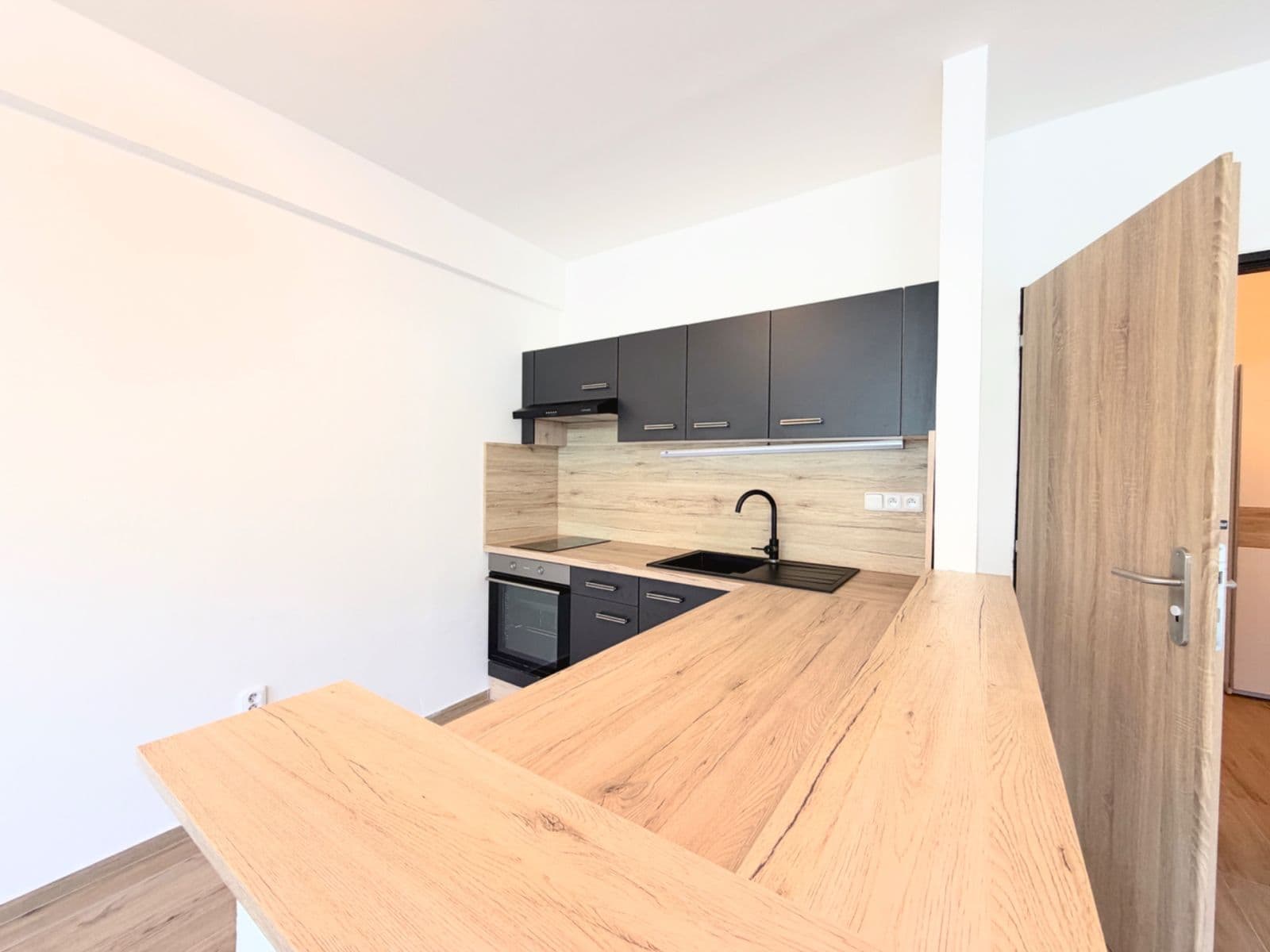 Prenájom bytu 1-izbový 48 m², náměstí doktora Edvarda Beneše, Liberec, Liberecký kraj Prenájom bytu 1-izbový 48 m², náměstí doktora Edvarda Beneše, Liberec, Liberecký kraj