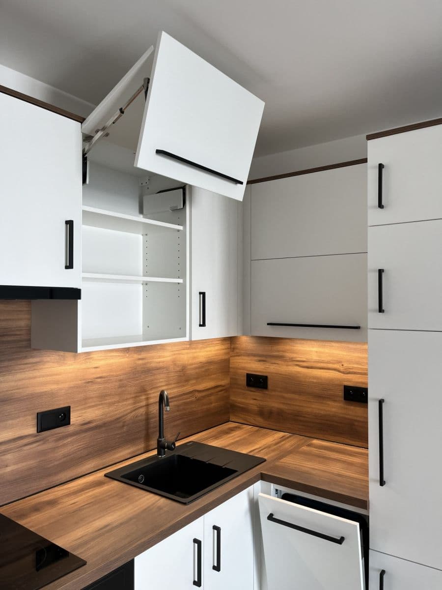 Prenájom bytu 1-izbový 33 m², Třída Jiřího Pelikána, Olomouc, Olomoucký kraj Prenájom bytu 1-izbový 33 m², Třída Jiřího Pelikána, Olomouc, Olomoucký kraj