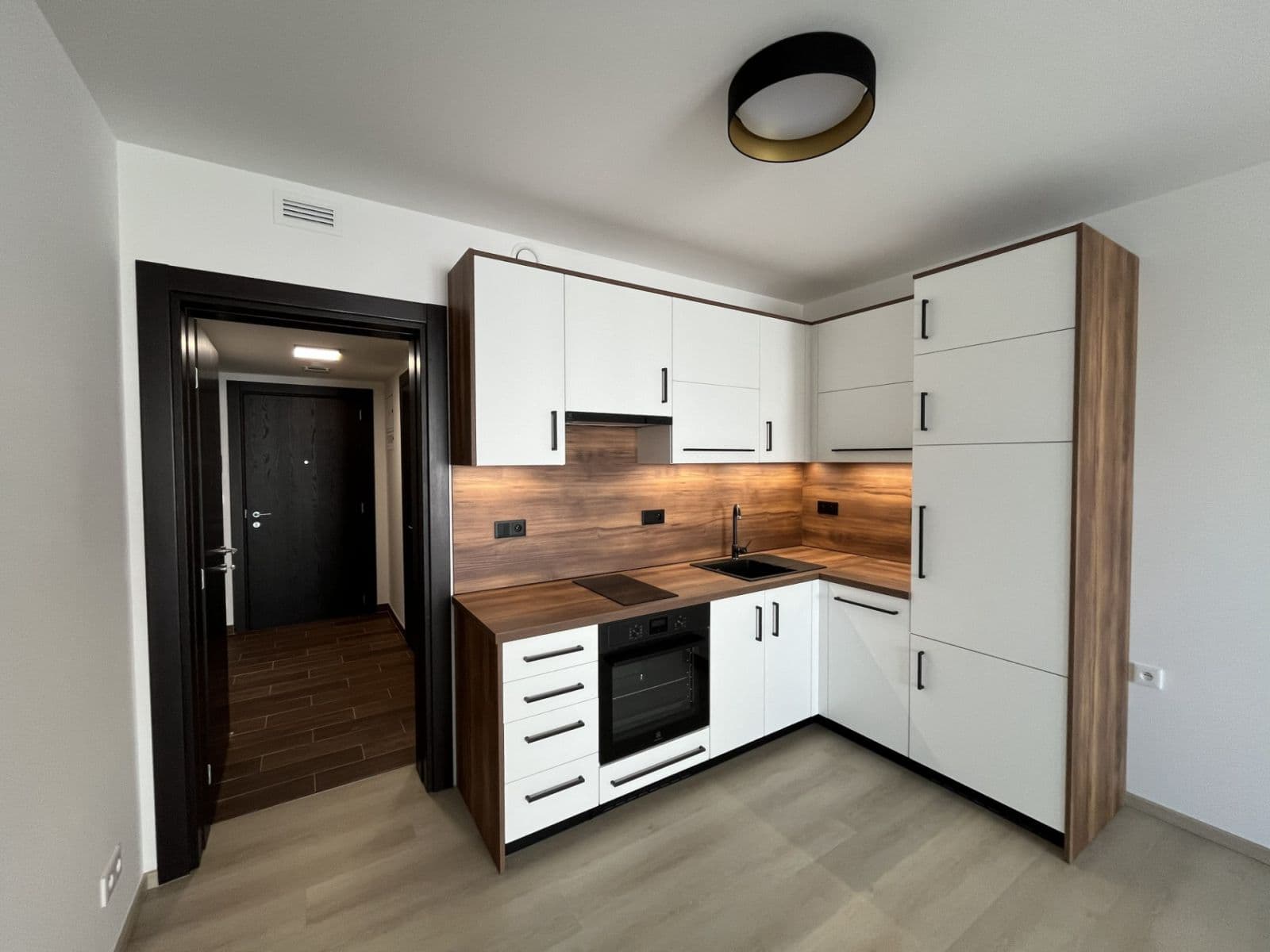 Prenájom bytu 1-izbový 33 m², Třída Jiřího Pelikána, Olomouc, Olomoucký kraj Prenájom bytu 1-izbový 33 m², Třída Jiřího Pelikána, Olomouc, Olomoucký kraj