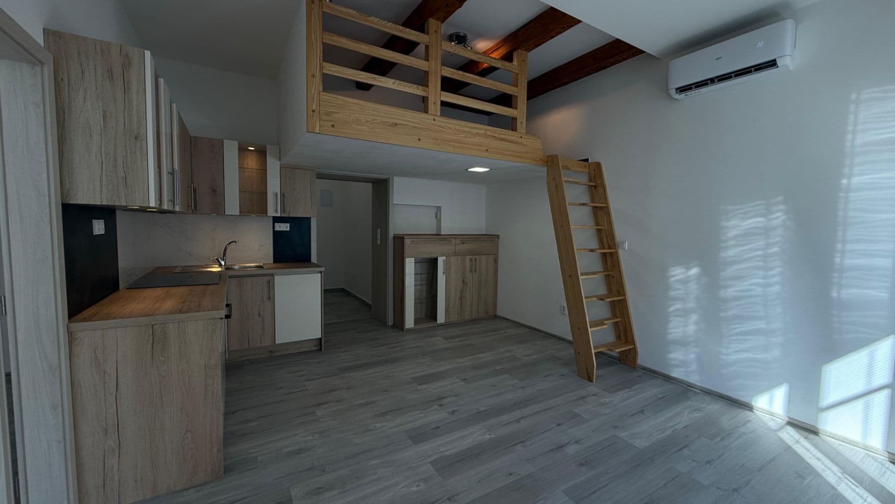 Prenájom bytu 2-izbový 46 m², Železničářská, Jičín, Královéhradecký kraj Prenájom bytu 2-izbový 46 m², Železničářská, Jičín, Královéhradecký kraj