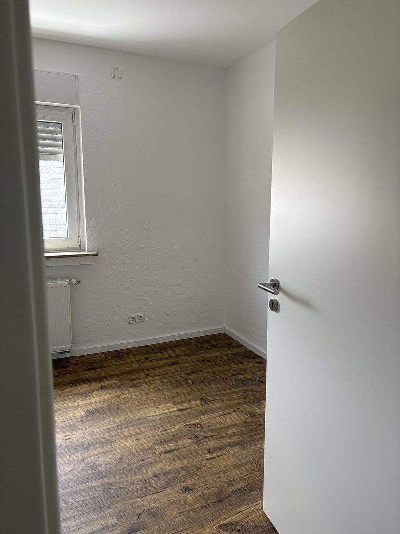 Prenájom bytu 3-izbový 80 m², Wuppertal, Severné Porýnie - Westfálsko Prenájom bytu 3-izbový 80 m², Wuppertal, Severné Porýnie - Westfálsko