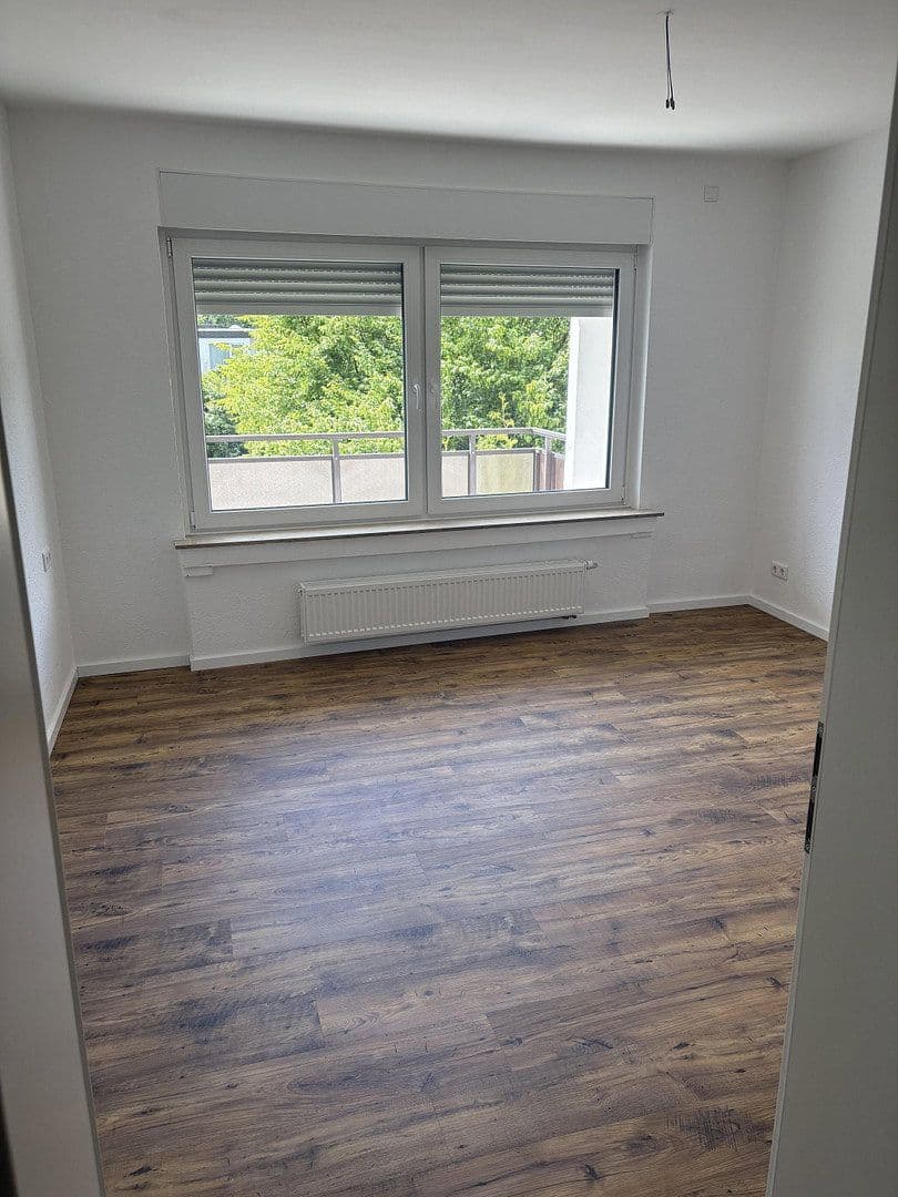 Prenájom bytu 3-izbový 80 m², Wuppertal, Severné Porýnie - Westfálsko Prenájom bytu 3-izbový 80 m², Wuppertal, Severné Porýnie - Westfálsko