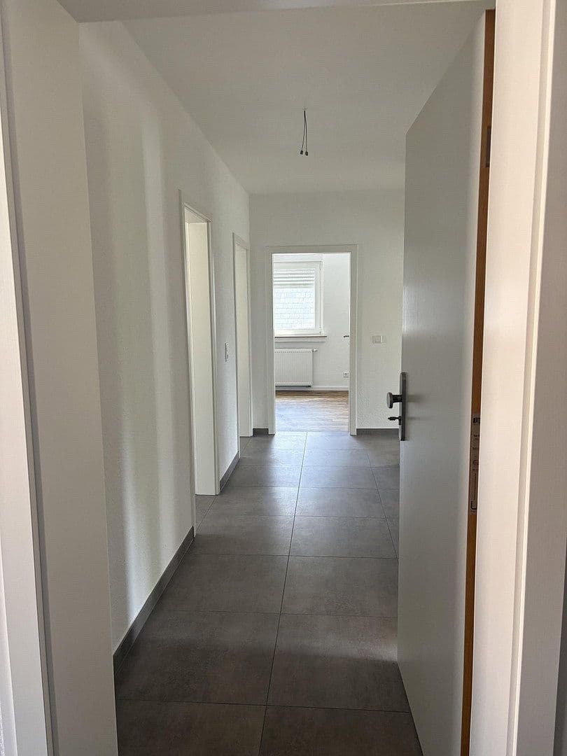 Prenájom bytu 3-izbový 80 m², Wuppertal, Severné Porýnie - Westfálsko Prenájom bytu 3-izbový 80 m², Wuppertal, Severné Porýnie - Westfálsko