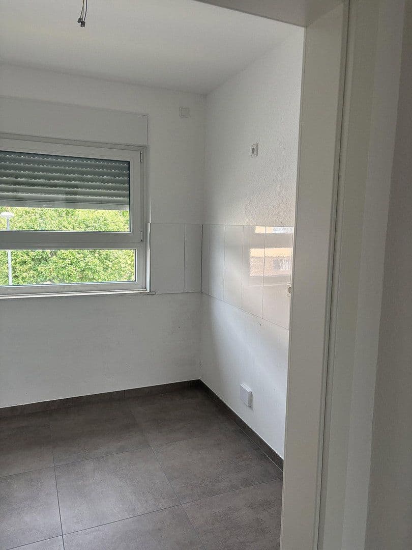 Prenájom bytu 3-izbový 80 m², Wuppertal, Severné Porýnie - Westfálsko Prenájom bytu 3-izbový 80 m², Wuppertal, Severné Porýnie - Westfálsko