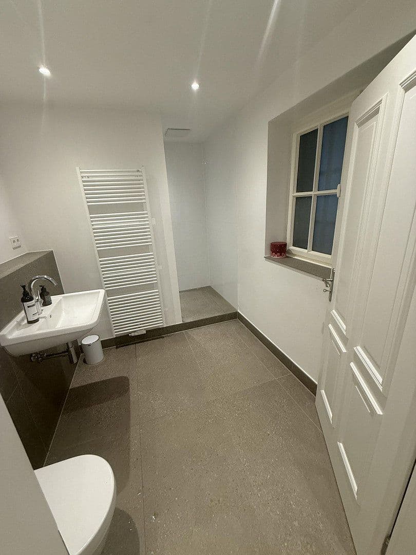 Prenájom bytu 1-izbový 80 m², Uferstraße 29, Köln, Severné Porýnie - Westfálsko Prenájom bytu 1-izbový 80 m², Uferstraße 29, Köln, Severné Porýnie - Westfálsko