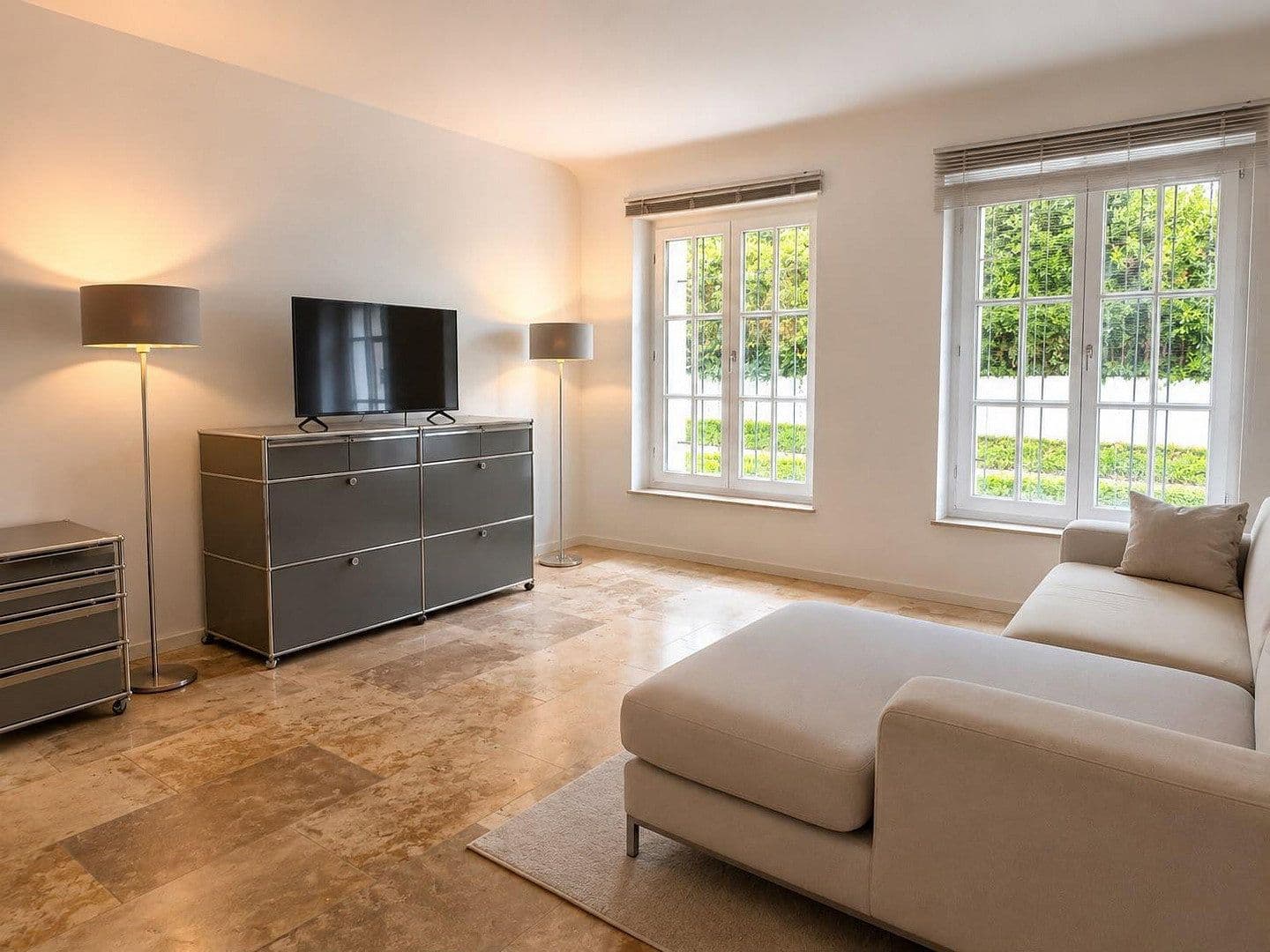 Prenájom bytu 1-izbový 80 m², Uferstraße 29, Köln, Severné Porýnie - Westfálsko Prenájom bytu 1-izbový 80 m², Uferstraße 29, Köln, Severné Porýnie - Westfálsko