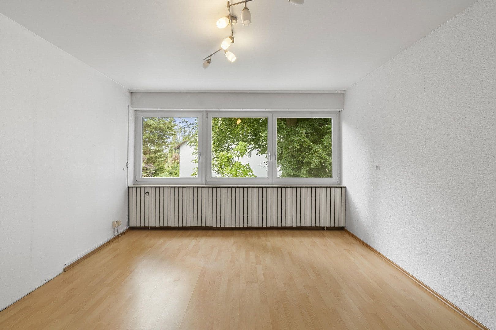 Predaj domu 166 m², pozemok 611 m², Schwalbach am Taunus, Hesensko Predaj domu 166 m², pozemok 611 m², Schwalbach am Taunus, Hesensko