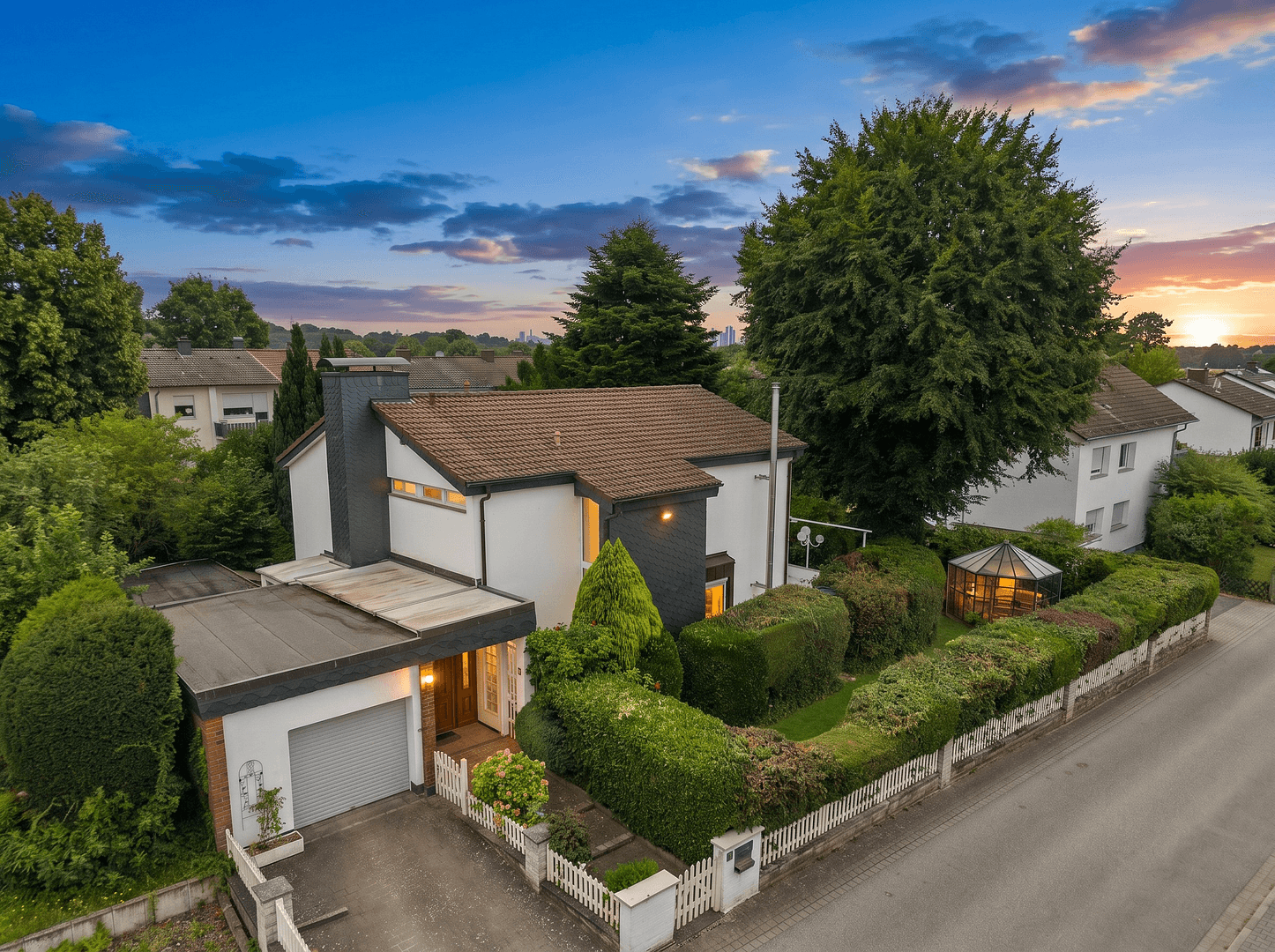 Predaj domu 166 m², pozemok 611 m², Schwalbach am Taunus, Hesensko Predaj domu 166 m², pozemok 611 m², Schwalbach am Taunus, Hesensko