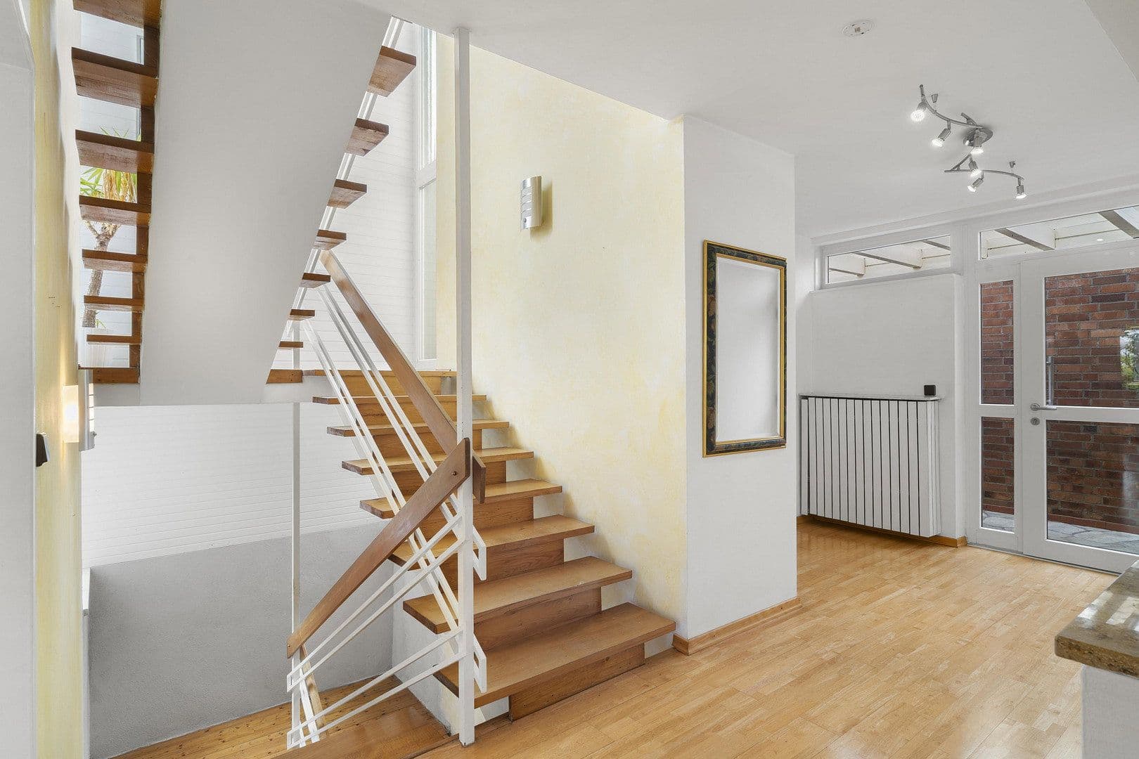 Predaj domu 166 m², pozemok 611 m², Schwalbach am Taunus, Hesensko Predaj domu 166 m², pozemok 611 m², Schwalbach am Taunus, Hesensko